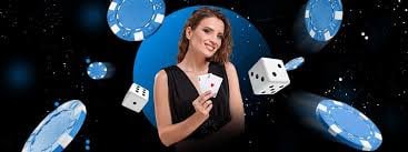 Antarmuka taruhan yang jelas dengan opsi Ante dan Pair Plus Antarmuka taruhan Three Card Poker di paristoto